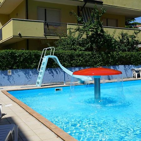 Hotel Albatros Roseto Degli Abruzzi Exteriör bild