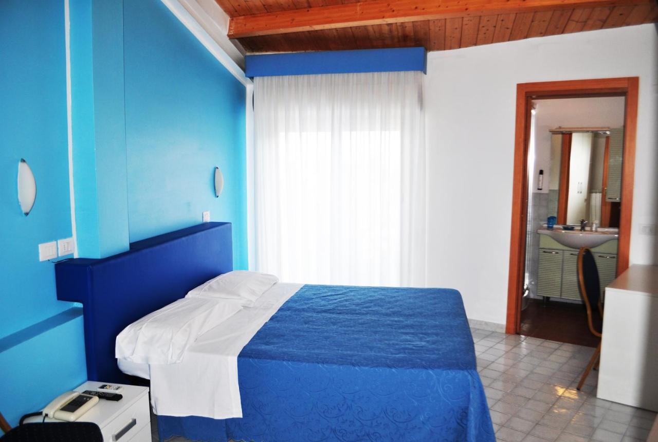 Hotel Albatros Roseto Degli Abruzzi Exteriör bild
