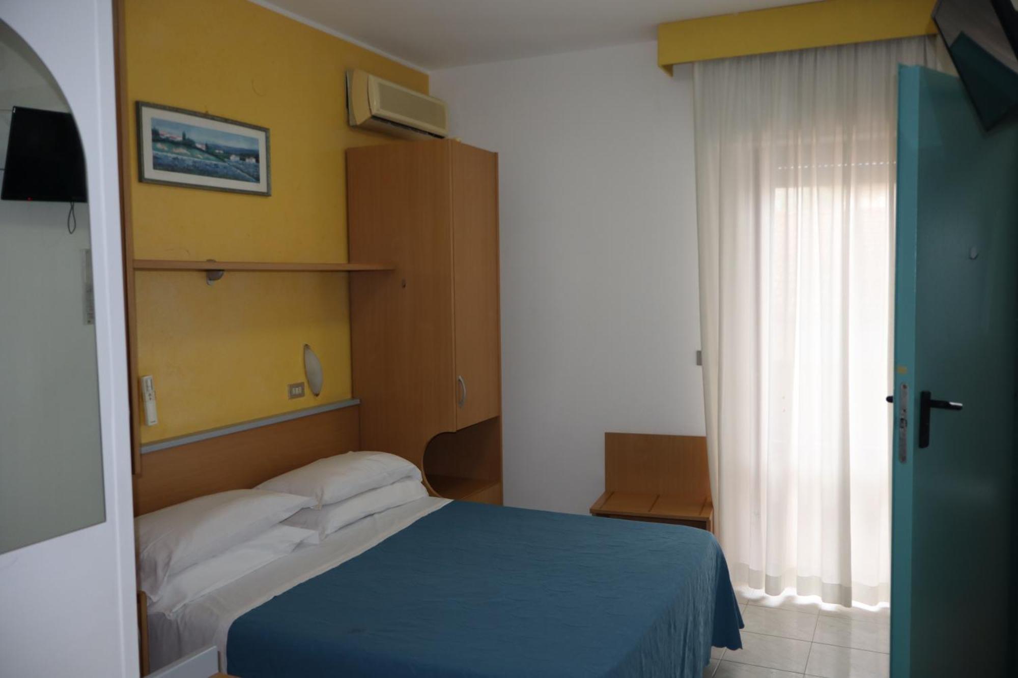 Hotel Albatros Roseto Degli Abruzzi Exteriör bild