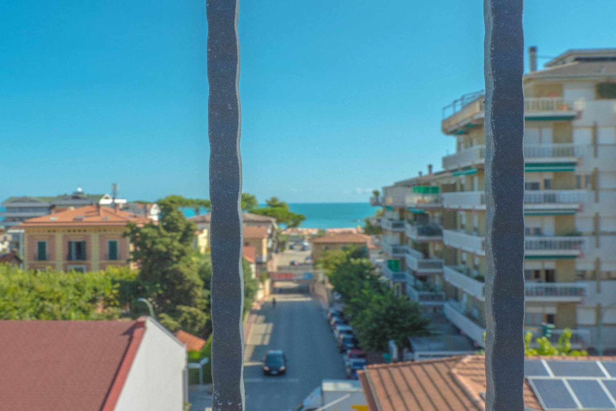 Hotel Albatros Roseto Degli Abruzzi Exteriör bild