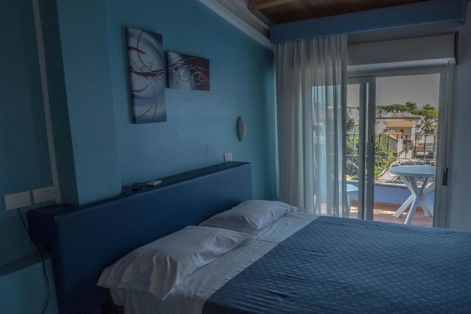 Hotel Albatros Roseto Degli Abruzzi Exteriör bild