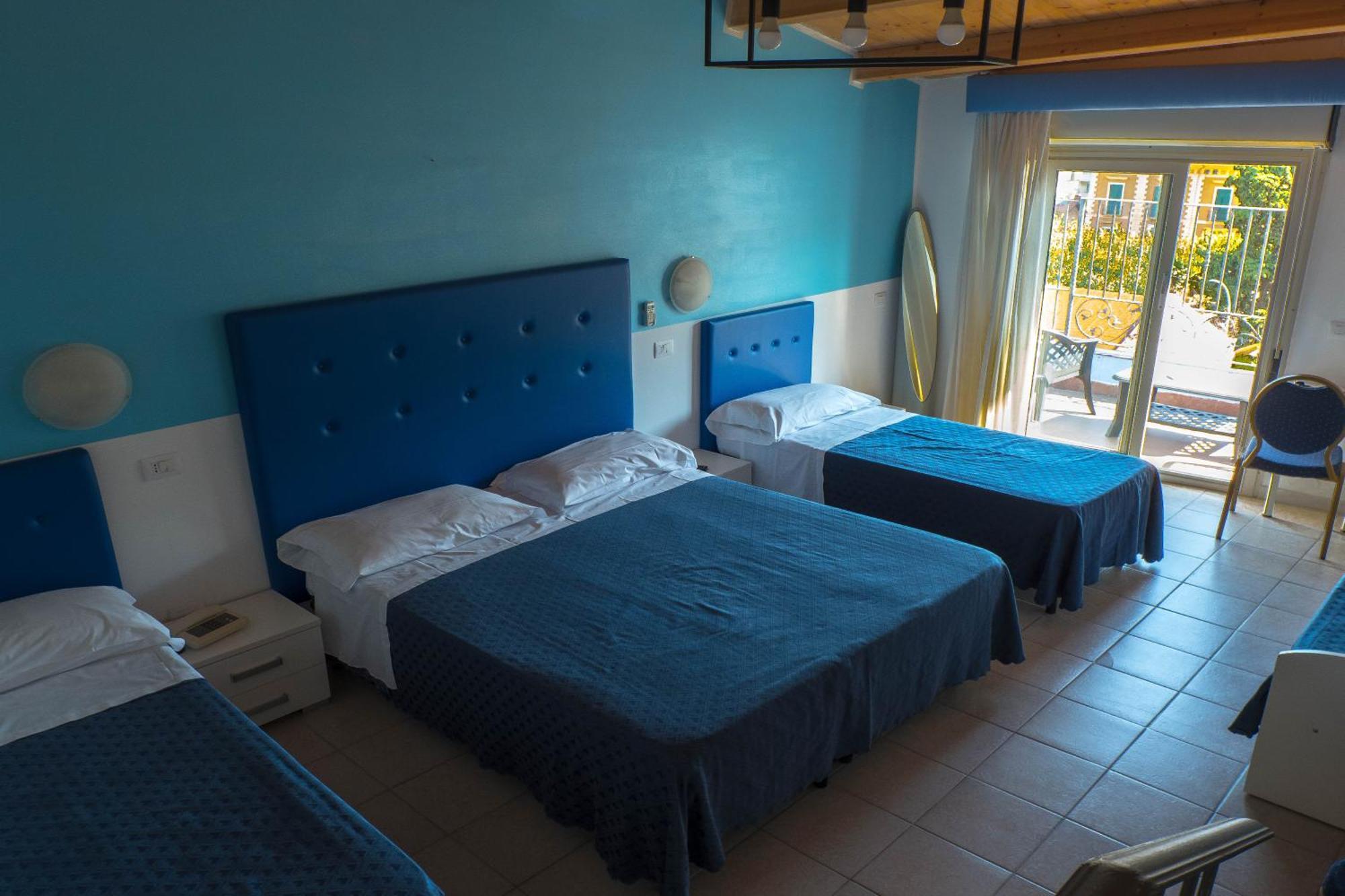 Hotel Albatros Roseto Degli Abruzzi Exteriör bild
