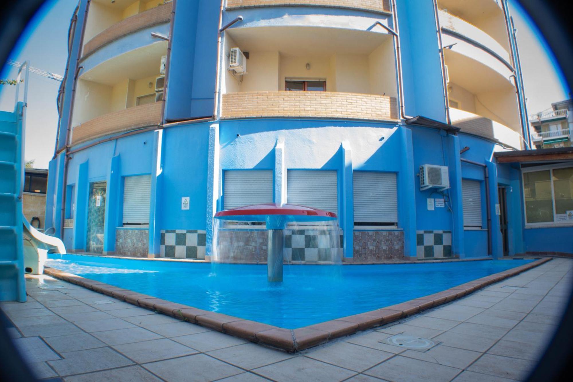 Hotel Albatros Roseto Degli Abruzzi Exteriör bild