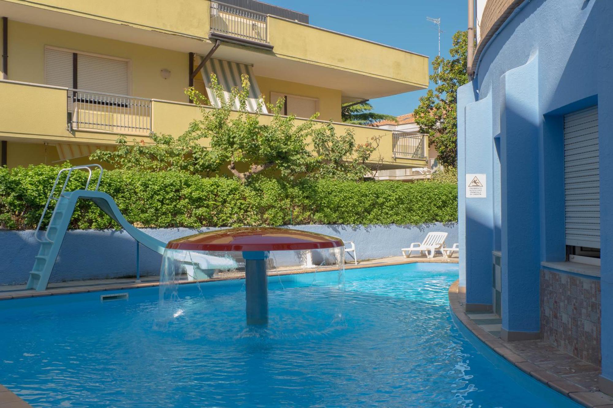 Hotel Albatros Roseto Degli Abruzzi Exteriör bild