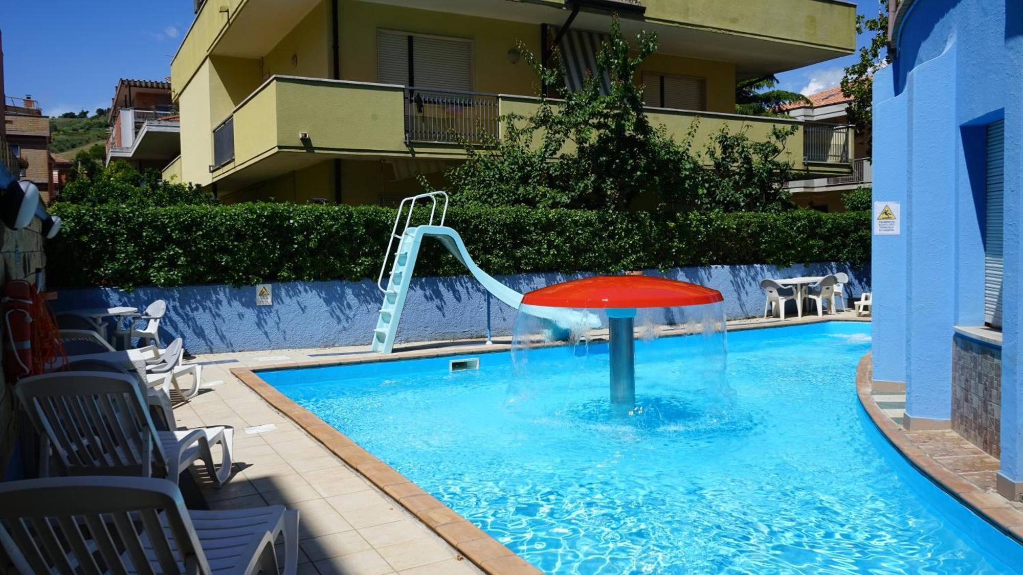 Hotel Albatros Roseto Degli Abruzzi Exteriör bild
