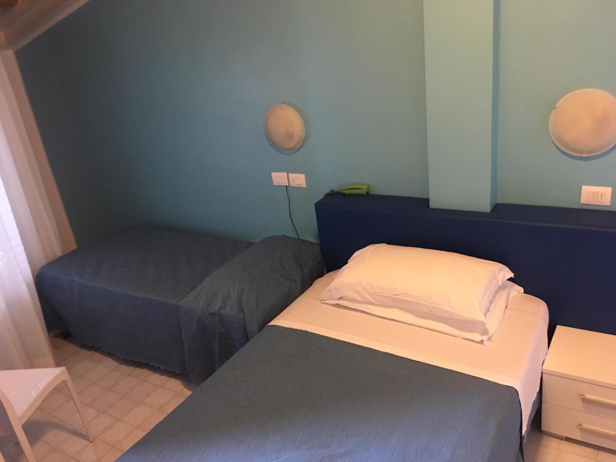 Hotel Albatros Roseto Degli Abruzzi Exteriör bild
