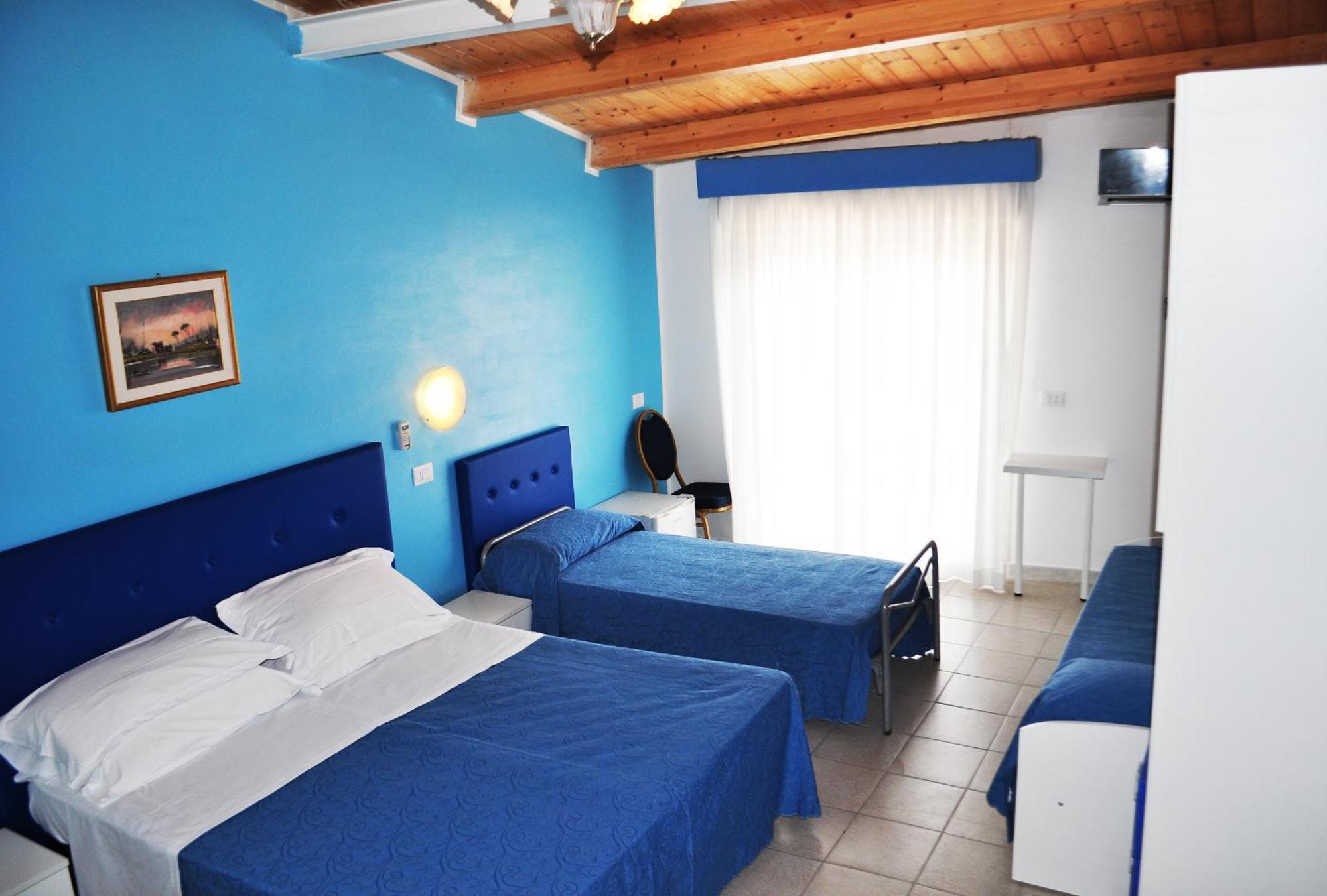 Hotel Albatros Roseto Degli Abruzzi Exteriör bild