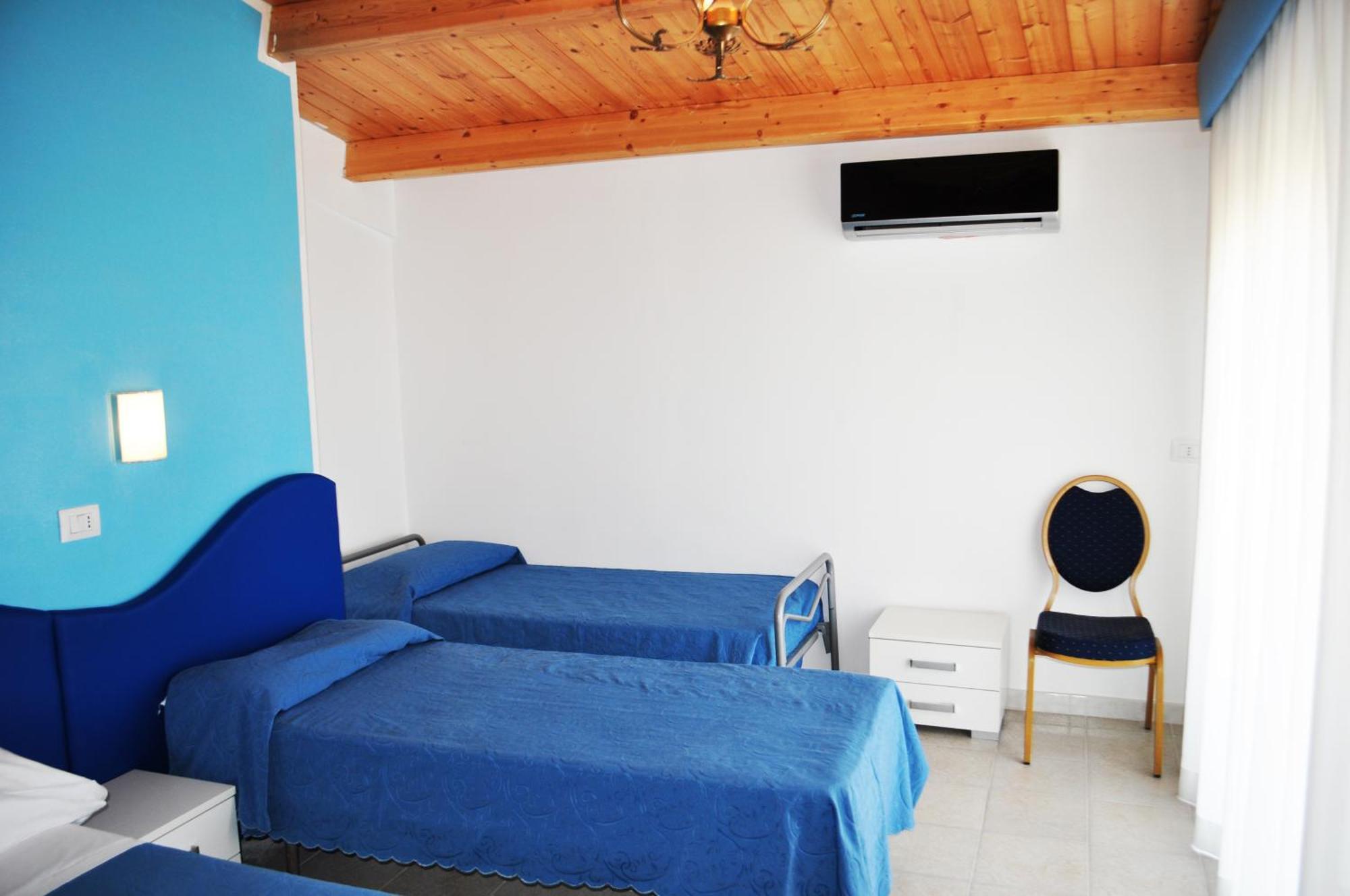 Hotel Albatros Roseto Degli Abruzzi Exteriör bild