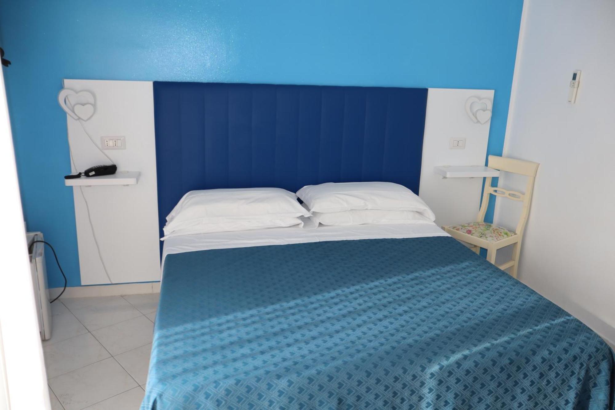 Hotel Albatros Roseto Degli Abruzzi Exteriör bild