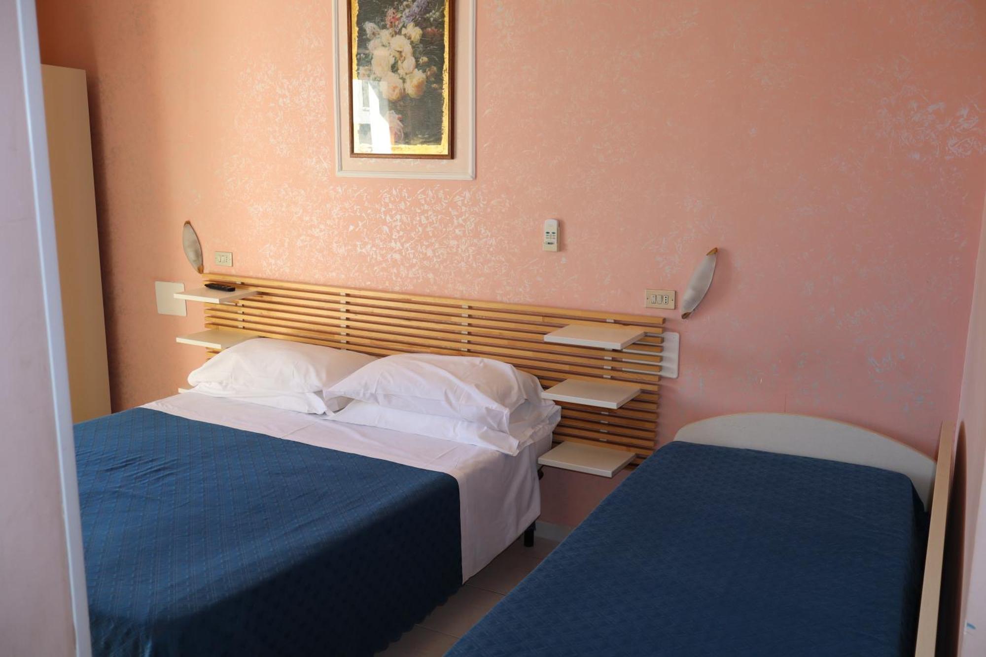 Hotel Albatros Roseto Degli Abruzzi Exteriör bild